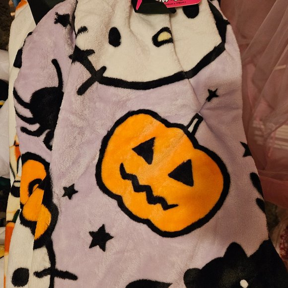 Hello Kitty Halloween Blanket - Picture 2 of 2